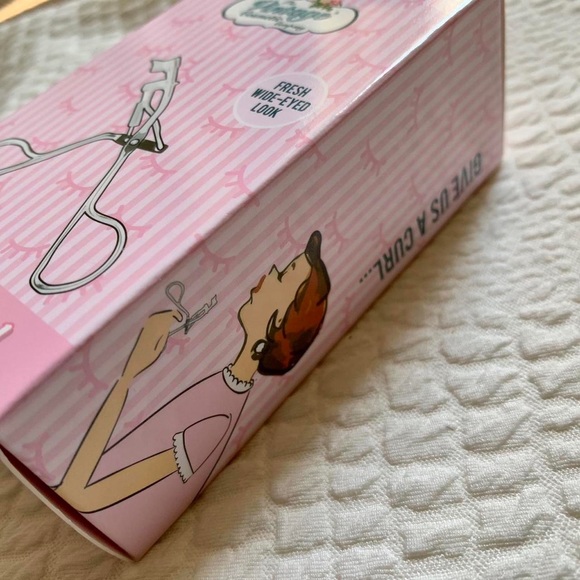 NEW The Vintage Cosmetic Company Eyelash Curler - Picture 3 of 5